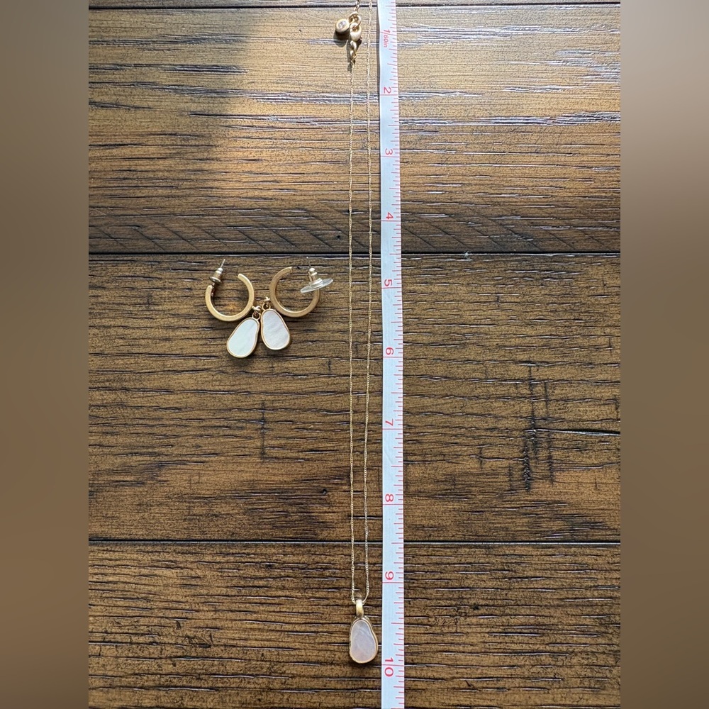 Cabi Lagoon Necklace and Earrings set MAKE ME AN OFFER!
